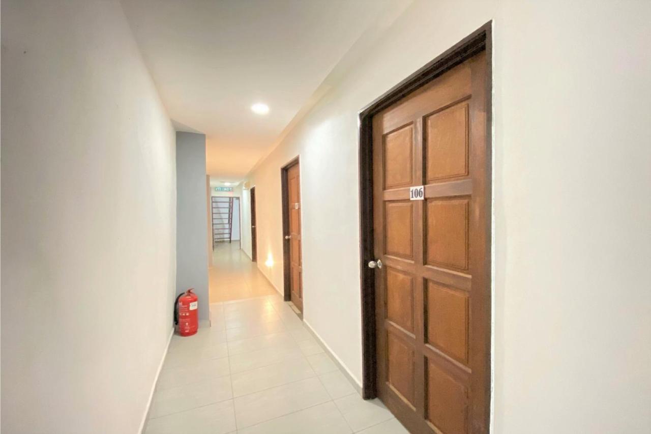 Spot On 90283 Twenty Seven Muntri Hotel Tanjung Bungah  Ngoại thất bức ảnh