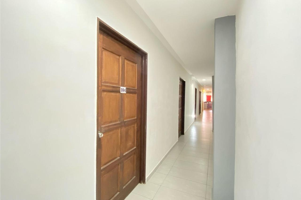 Spot On 90283 Twenty Seven Muntri Hotel Tanjung Bungah  Ngoại thất bức ảnh