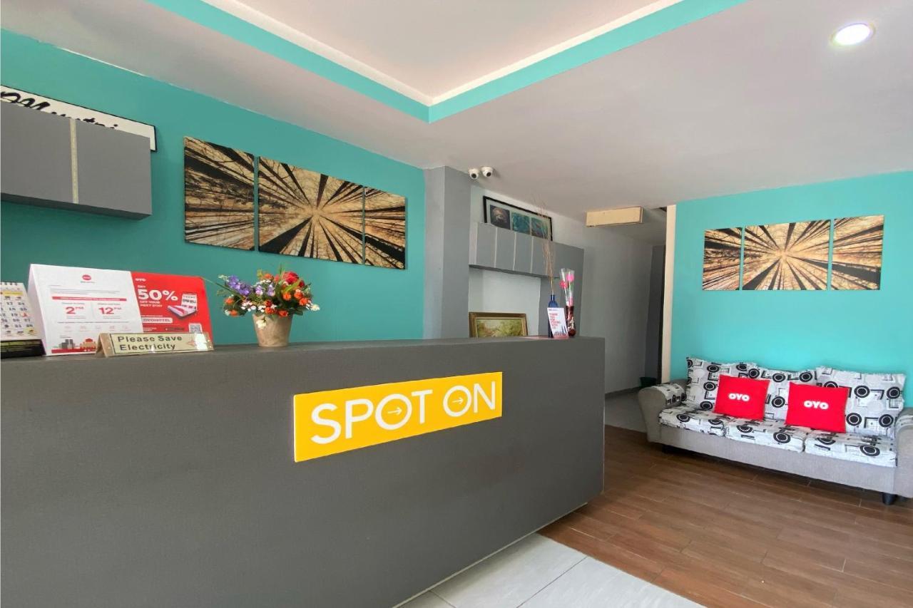 Spot On 90283 Twenty Seven Muntri Hotel Tanjung Bungah  Ngoại thất bức ảnh